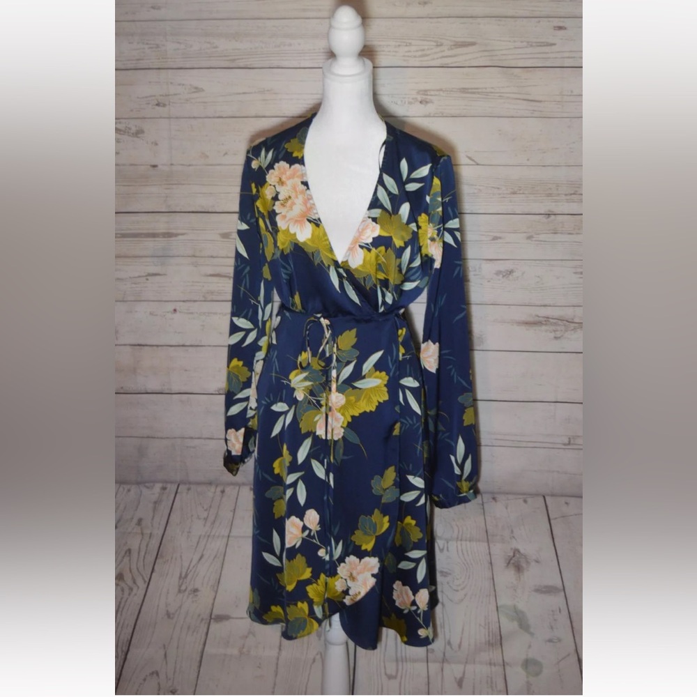 Lulus Size Small Beach Swim Cover-up Blue Floral Kimono